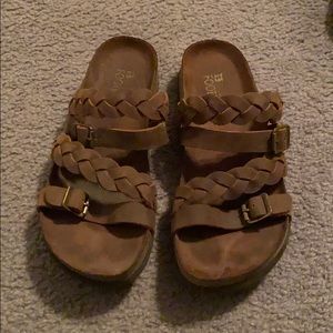 White mountain sandals
